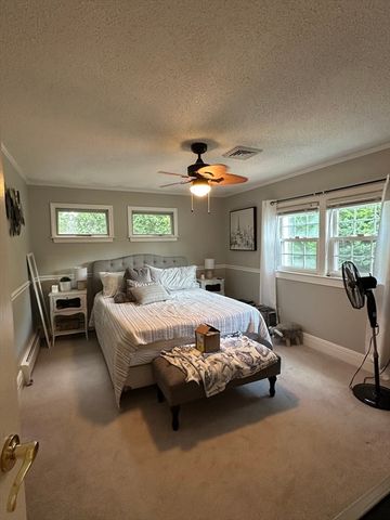 48 Juniper St, Billerica, MA 01821