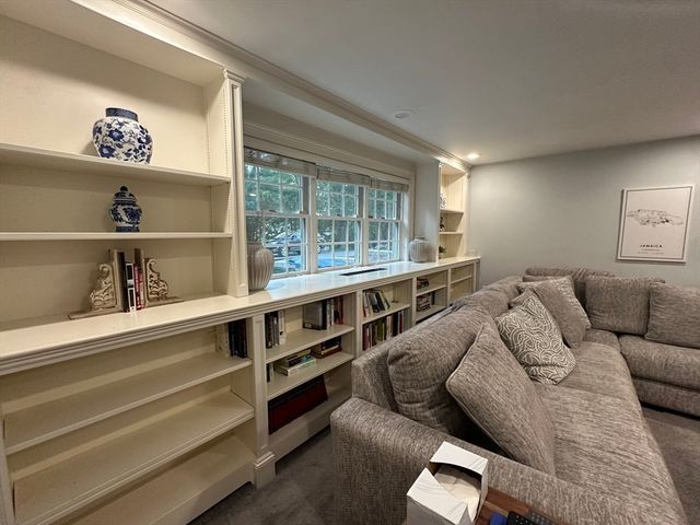 48 Juniper St, Billerica, MA 01821