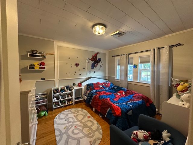 48 Juniper St, Billerica, MA 01821
