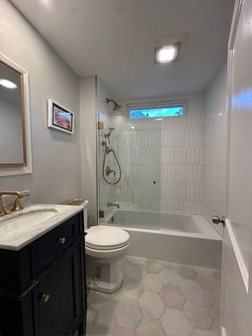 48 Juniper St, Billerica, MA 01821