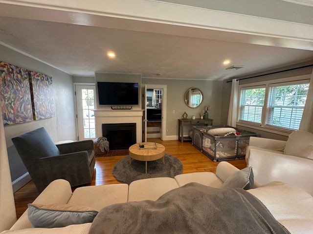 48 Juniper St, Billerica, MA 01821