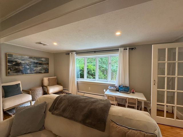 48 Juniper St, Billerica, MA 01821