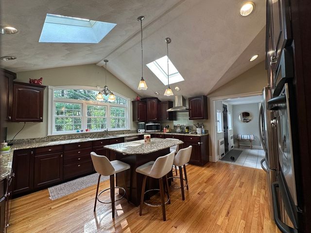 48 Juniper St, Billerica, MA 01821