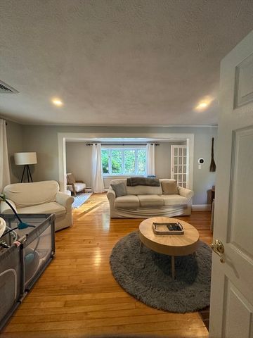 48 Juniper St, Billerica, MA 01821