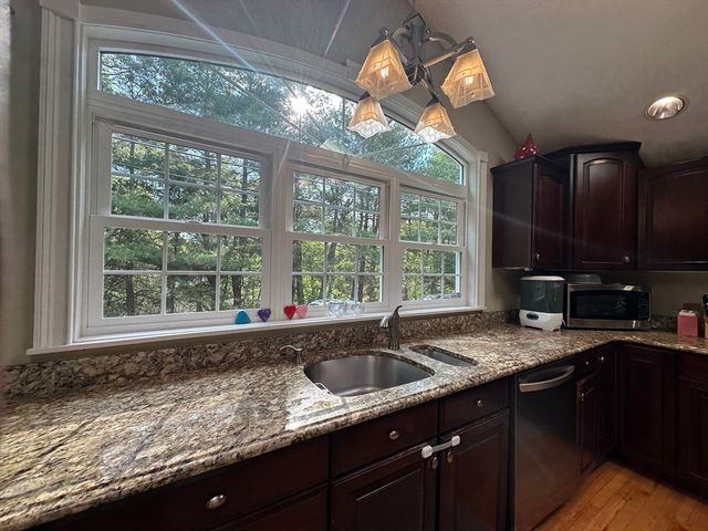 48 Juniper St, Billerica, MA 01821