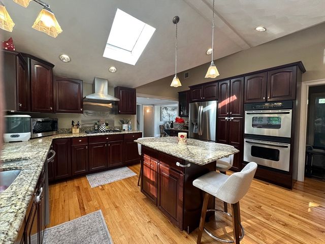 48 Juniper St, Billerica, MA 01821