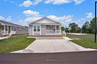 1283 E Ellis Road 13, Norton Shores, MI 49441