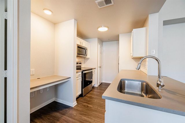 12215 Hunters Chase DR N-6302N, Austin, TX 78729