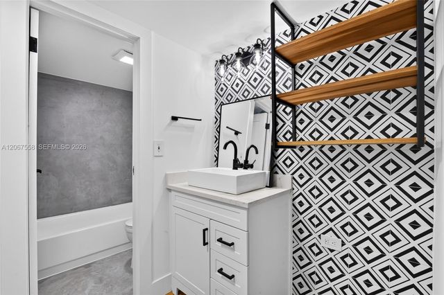 3301 N Country Club Drive 101, Aventura, FL 33180