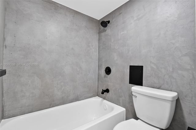 3301 N Country Club Drive 101, Aventura, FL 33180