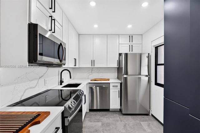 3301 N Country Club Drive 101, Aventura, FL 33180