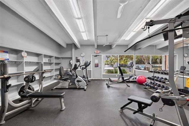 3301 N Country Club Drive 101, Aventura, FL 33180