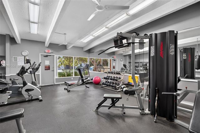 3301 N Country Club Drive 101, Aventura, FL 33180