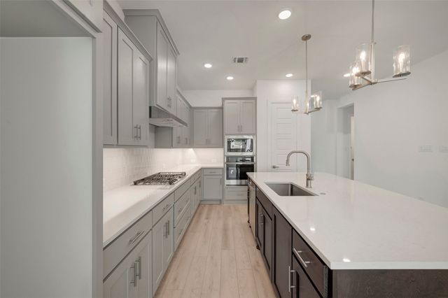 2081 Pine Grove Lane, Arlington, TX 76005