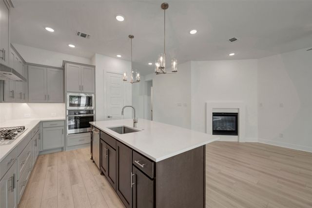 2081 Pine Grove Lane, Arlington, TX 76005