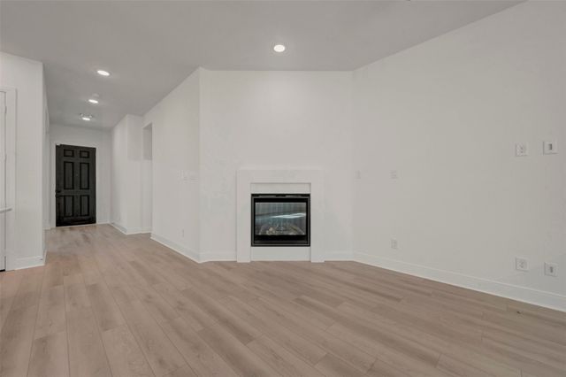 2081 Pine Grove Lane, Arlington, TX 76005