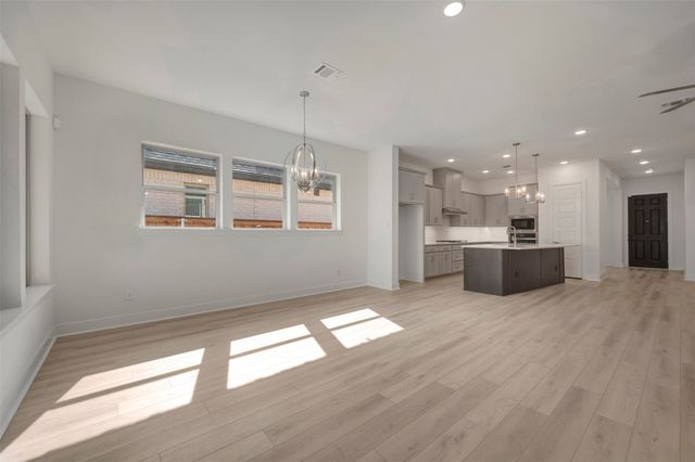 2081 Pine Grove Lane, Arlington, TX 76005