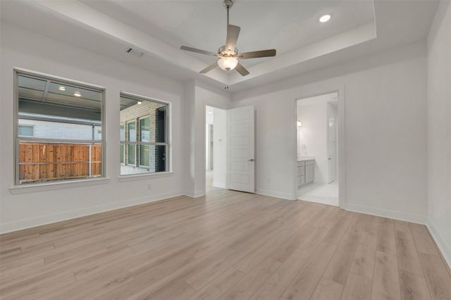 2081 Pine Grove Lane, Arlington, TX 76005