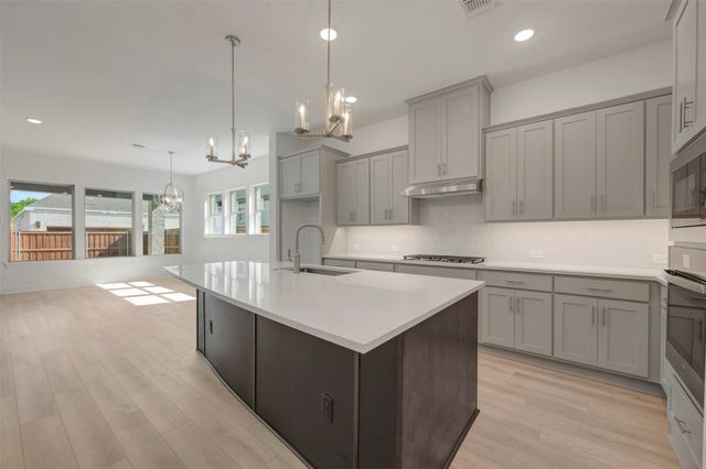 2081 Pine Grove Lane, Arlington, TX 76005