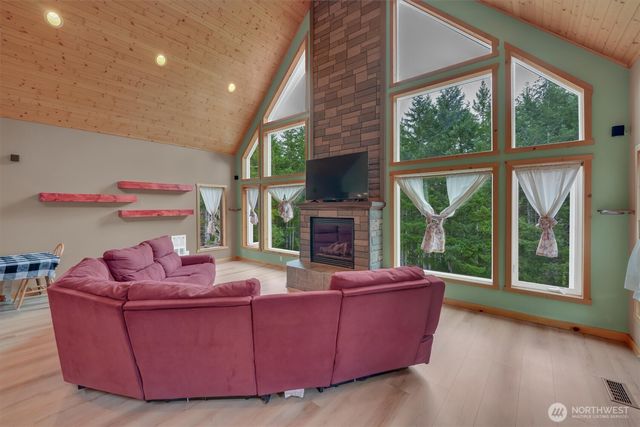 251 E Jobes Court, Belfair, WA 98528