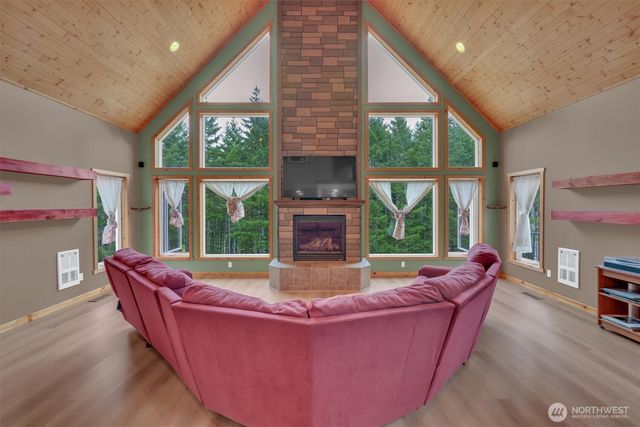 251 E Jobes Court, Belfair, WA 98528