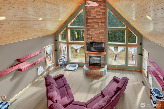 251 E Jobes Court, Belfair, WA 98528