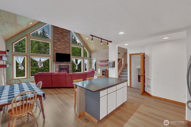 251 E Jobes Court, Belfair, WA 98528