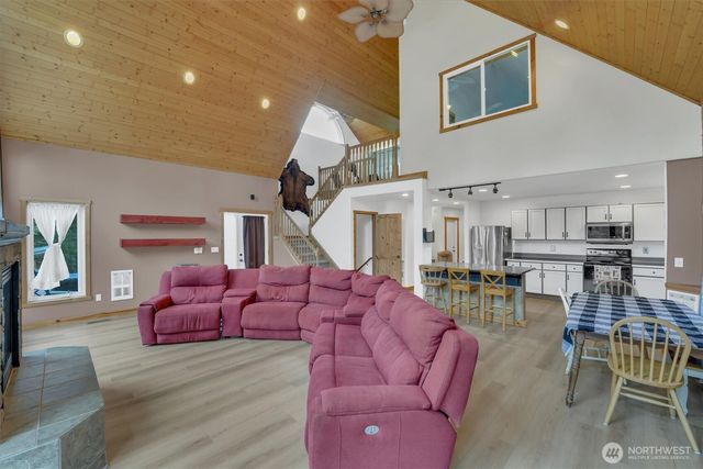251 E Jobes Court, Belfair, WA 98528