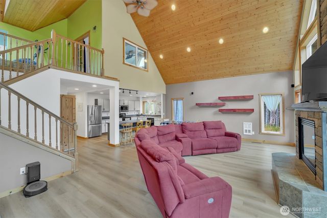 251 E Jobes Court, Belfair, WA 98528
