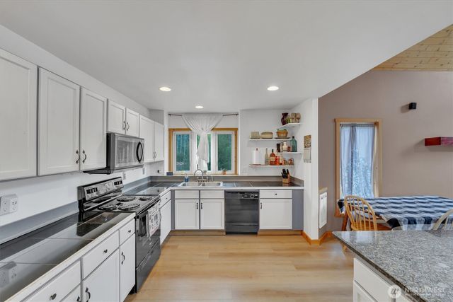 251 E Jobes Court, Belfair, WA 98528
