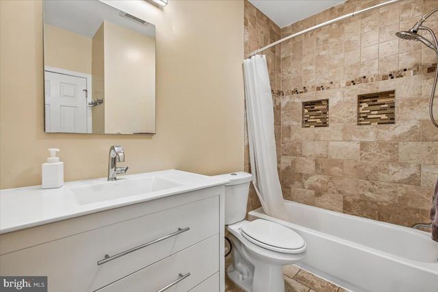 124 ROLLING TRCE, Falls Church, VA 22046