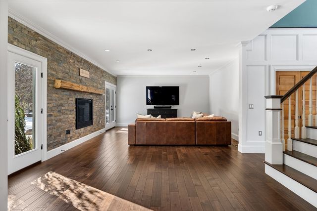 9 Coach Rd, Plainville, MA 02762