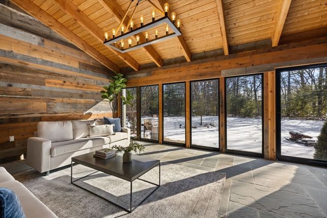 9 Coach Rd, Plainville, MA 02762