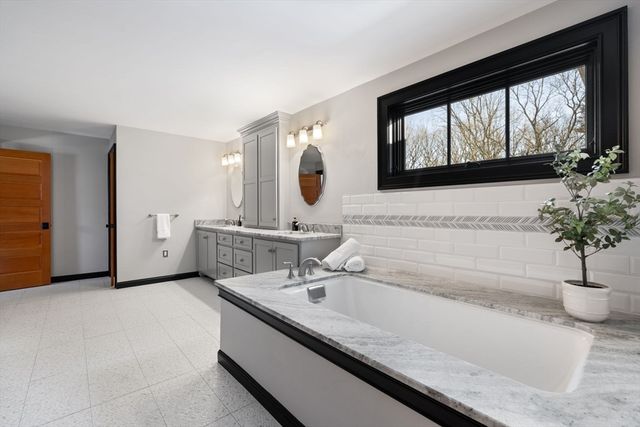 9 Coach Rd, Plainville, MA 02762