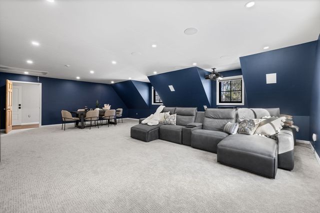 9 Coach Rd, Plainville, MA 02762