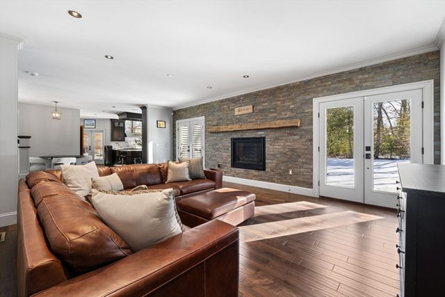 9 Coach Rd, Plainville, MA 02762