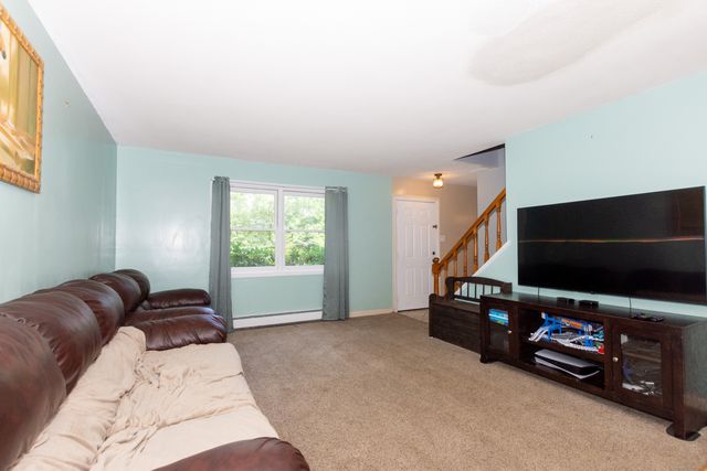 9 Elwood Lane, Norwich, CT 06360