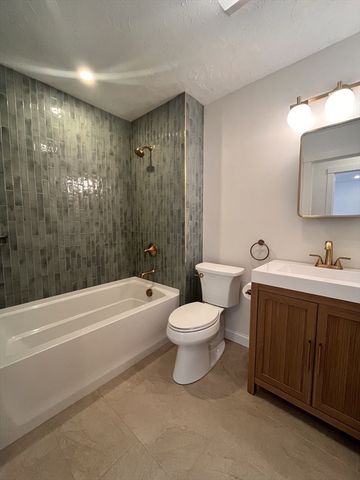 200 Fellsview Terrace 205B, Stoneham, MA 02180