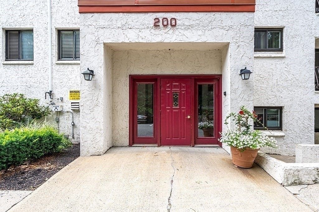 200 Fellsview Terrace 205B, Stoneham, MA 02180