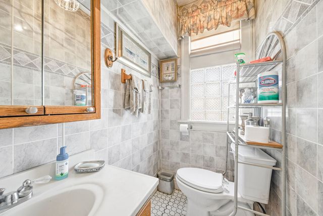 15 E 155th Street, Harvey, IL 60426