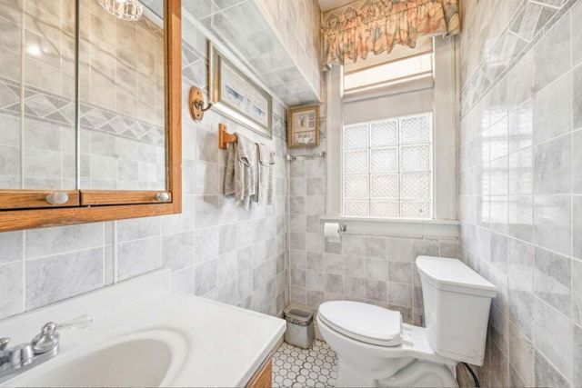 15 E 155th Street, Harvey, IL 60426