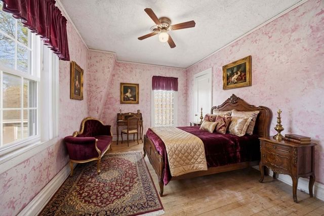 15 E 155th Street, Harvey, IL 60426