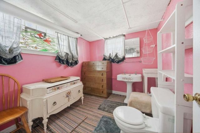 15 E 155th Street, Harvey, IL 60426