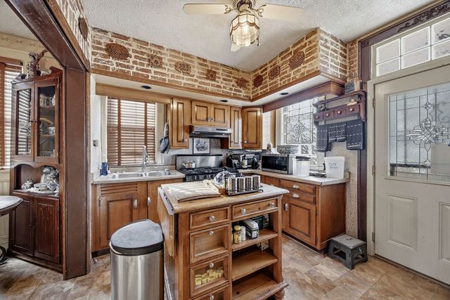 15 E 155th Street, Harvey, IL 60426