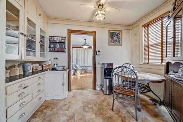 15 E 155th Street, Harvey, IL 60426