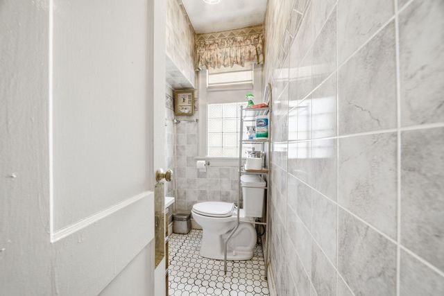 15 E 155th Street, Harvey, IL 60426