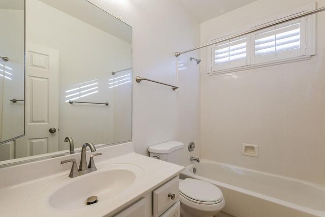 7064 E Lobo Avenue, Mesa, AZ 85209