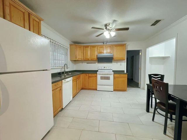 113 Elkhorn Blvd, Rio Linda, CA 95673