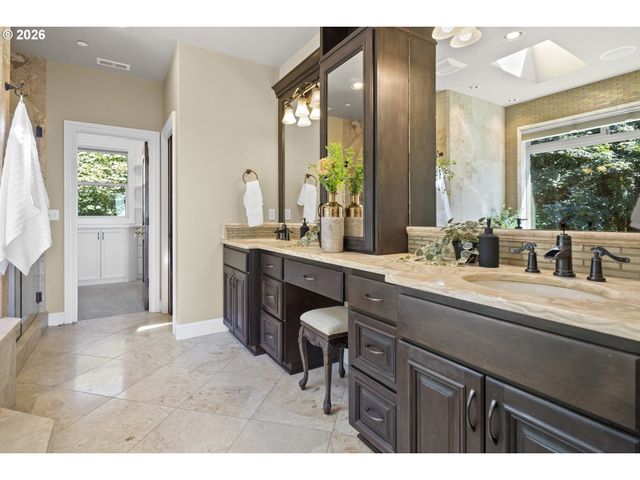1048 Nw ELOISE Ln, Portland, OR 97229