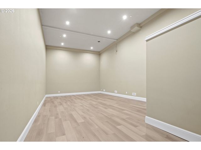 1048 Nw ELOISE Ln, Portland, OR 97229